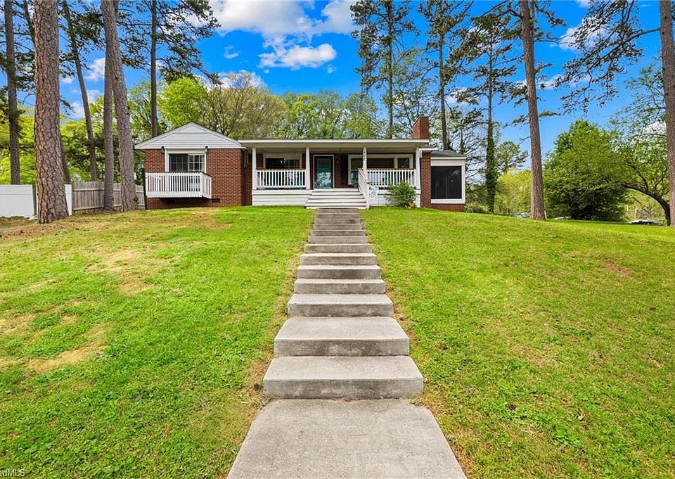 1st image of 408 Woodsway Dr