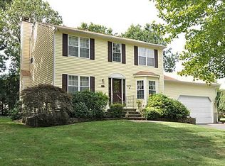 81 Polo Dr, Saunderstown, RI 02874