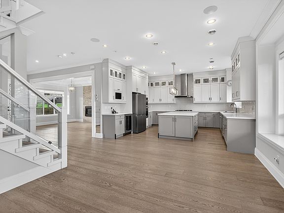 4th image of 824 Chestnut St