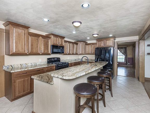 3rd image of 301 Bittersweet Ave