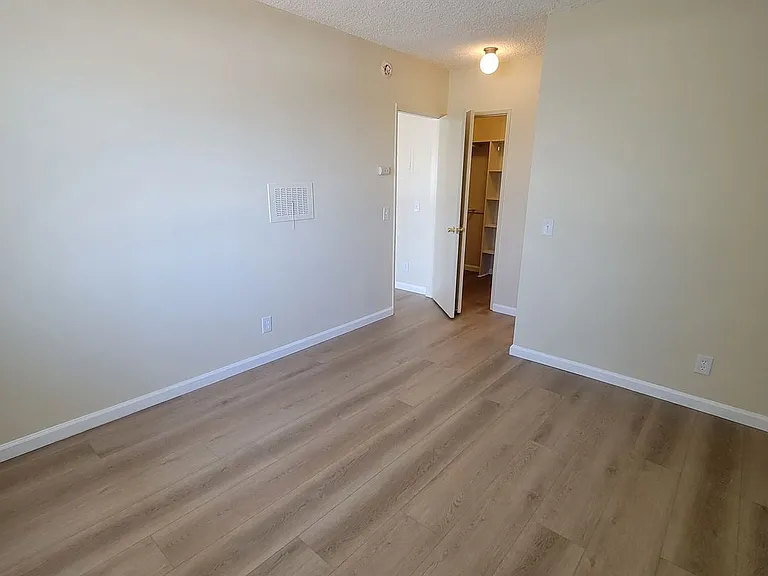 37 unit building close to CSUN! — Photo 11