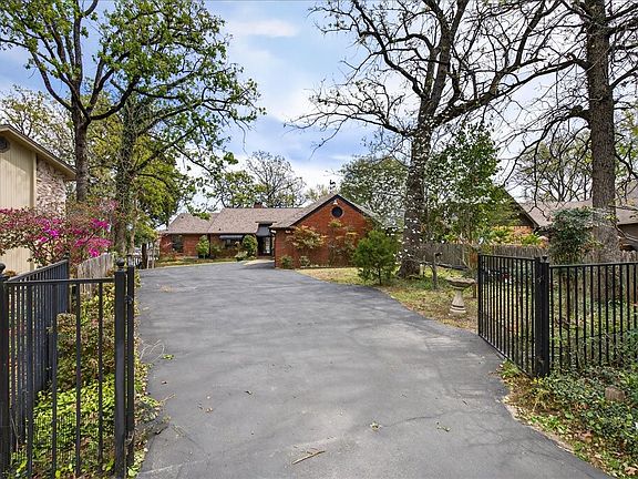 3rd image of 125 Lark Dr
