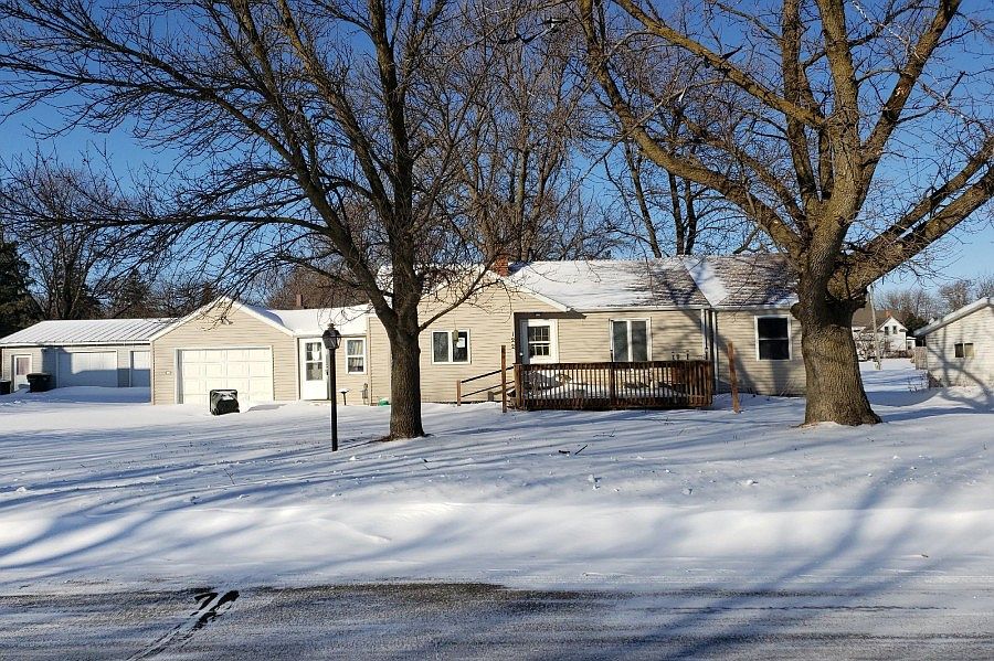 1st image of 122 4th St SE