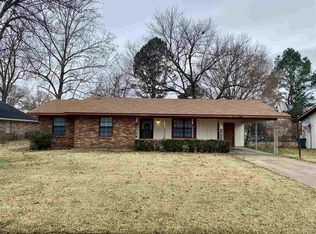 2409 E Clubview Cir, Yazoo City, MS 39194