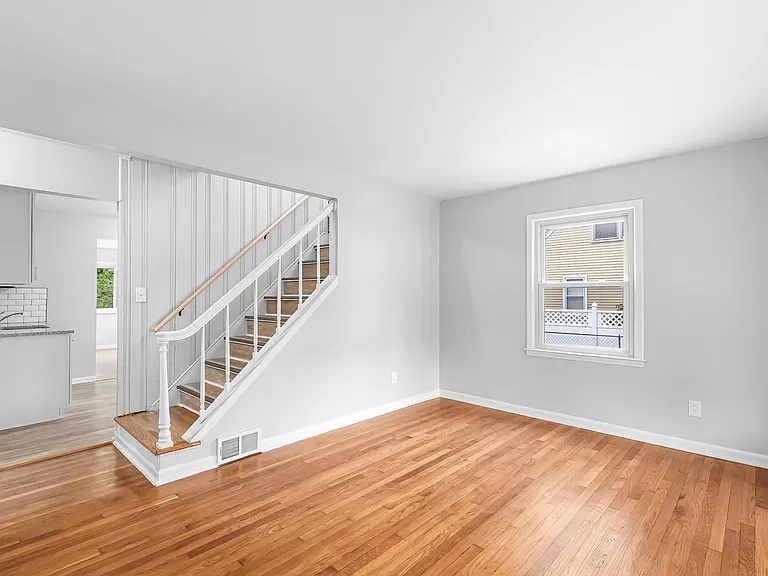 32506 Florence St — Photo 2