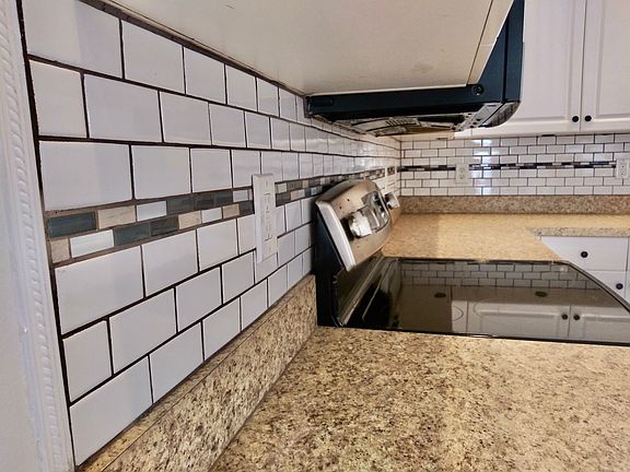4th image of 6104 Holt Ct