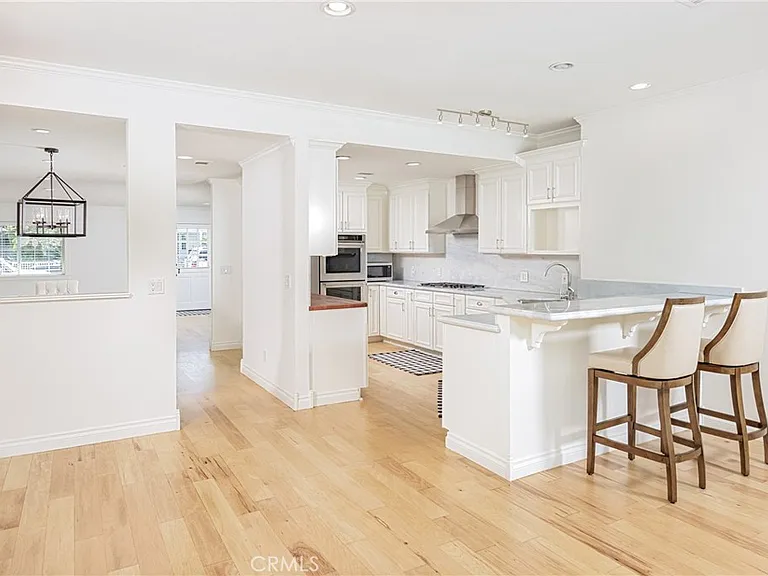 408 Flower St — Photo 12