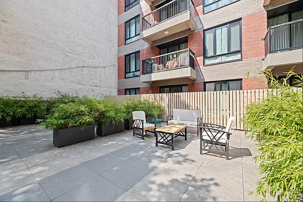 Rented by REAL New York | media 18