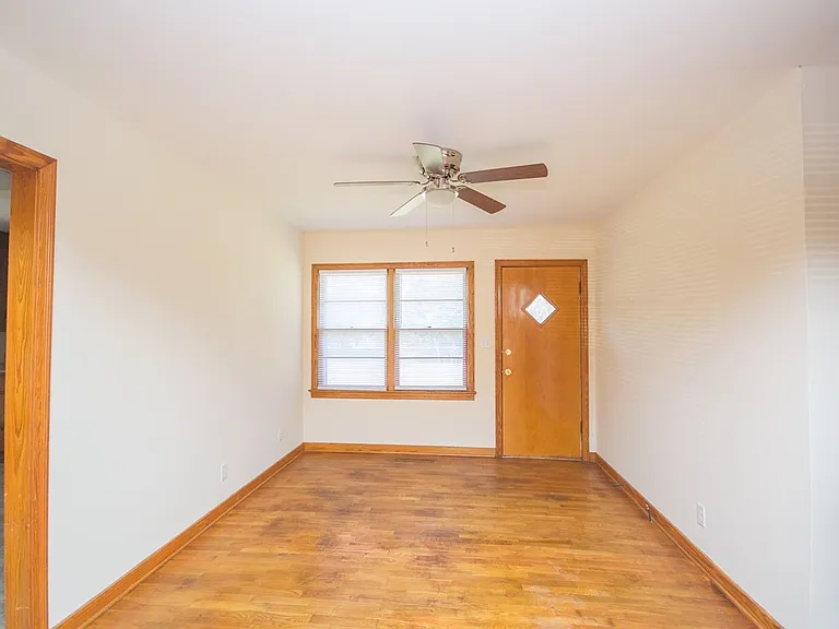 707 Hine St N — Photo 11