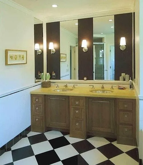 Master Bath (with large jacuzzi tub)