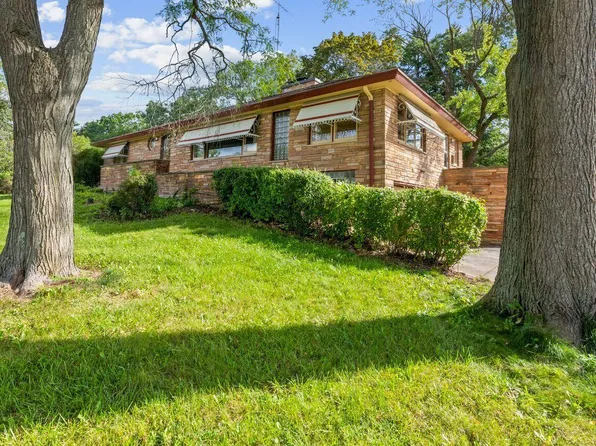 2300 Kevenauer DRIVE, Brookfield, WI 53005