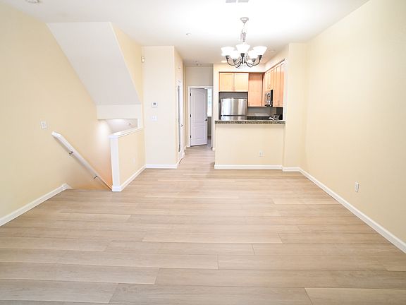 3rd image of 618 Arcadia Dr