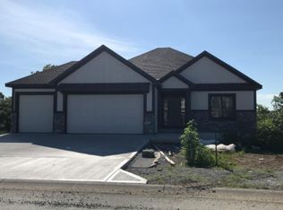 4941 Park Ridge Dr, Independence, MO 64015