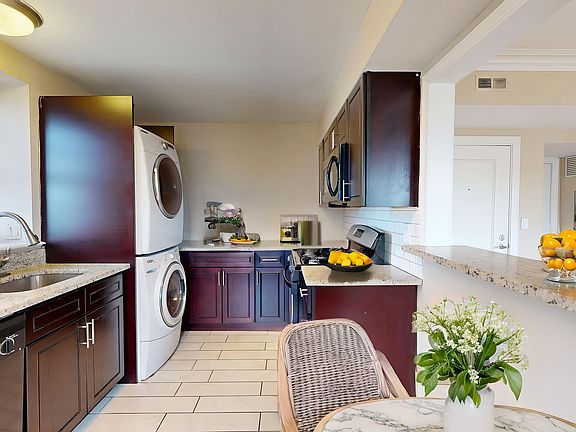 2nd image of 4427-4429 Pershing Ave #1