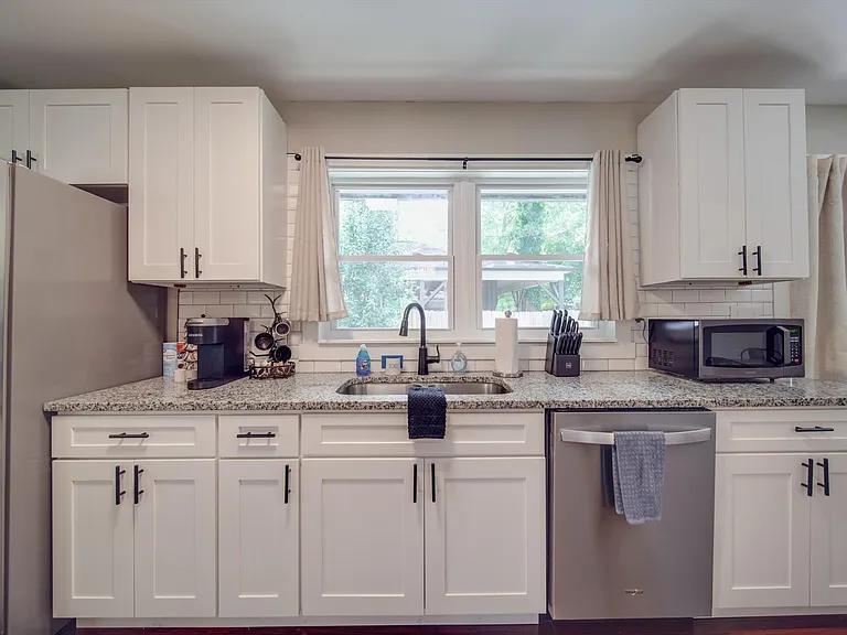 1510 Lynhurst Dr — Photo 6
