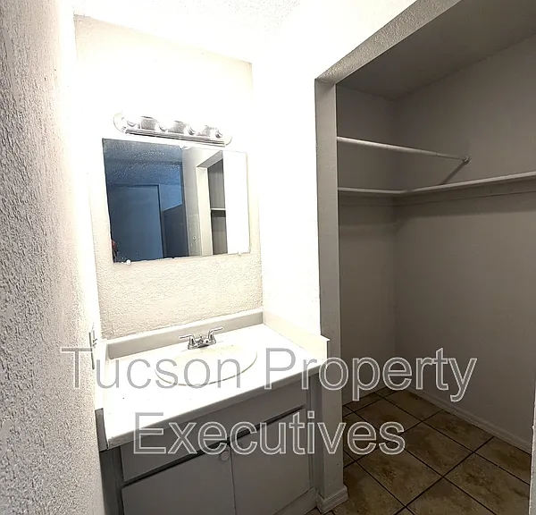 3810 E Monte Vista Dr #108 — Photo 2
