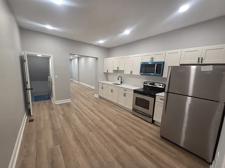 421 N Kenwood Ave — Photo 14