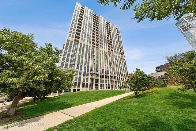 1st image of 700 N Larrabee St APT 1415
