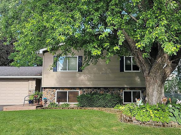 2nd image of 9940 Trenton Ln N