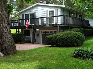 54 Johnson Ter, Williams Bay, WI 53191
