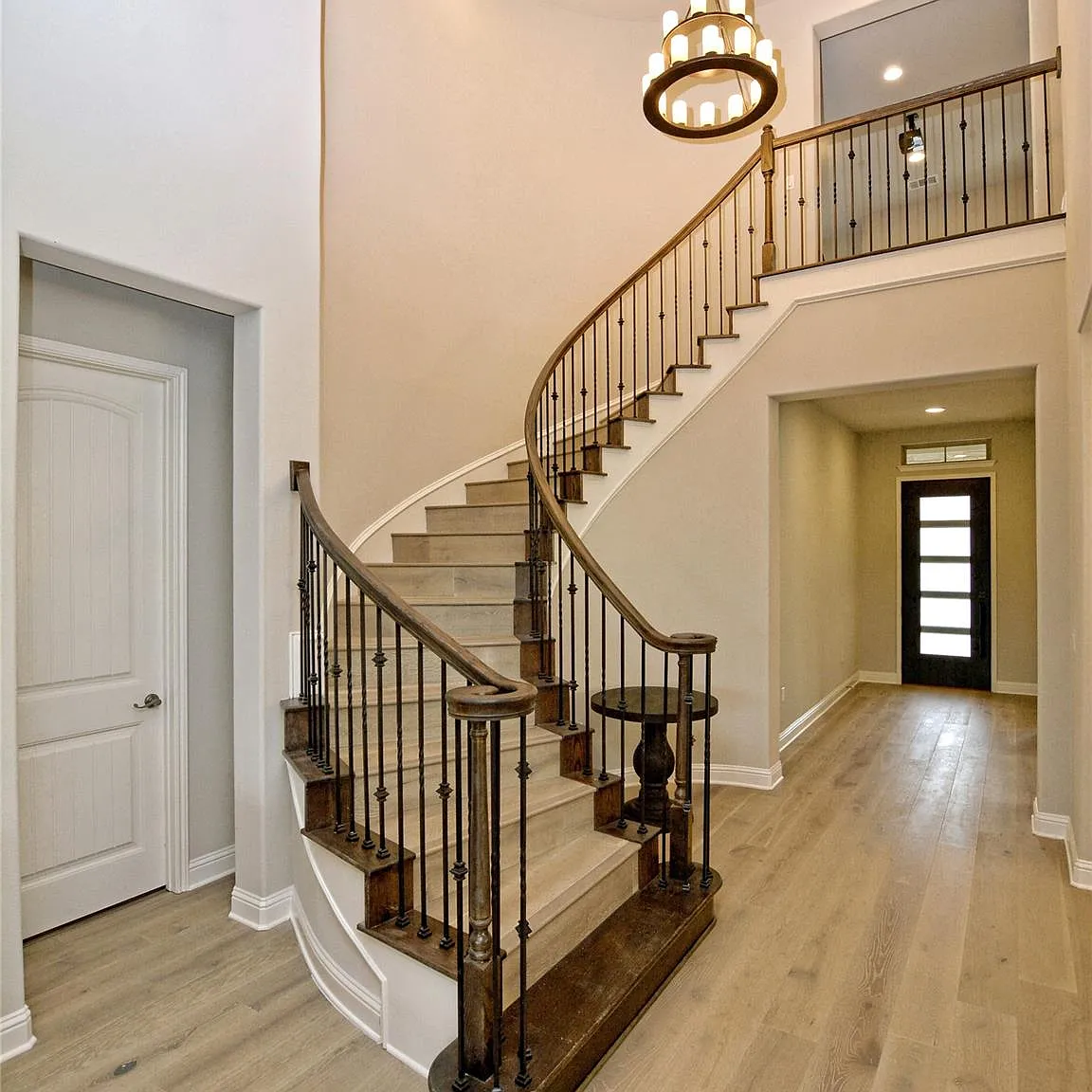 4 bed, 3.0 bath, 3200 sqft, $4,500 — Photo 4