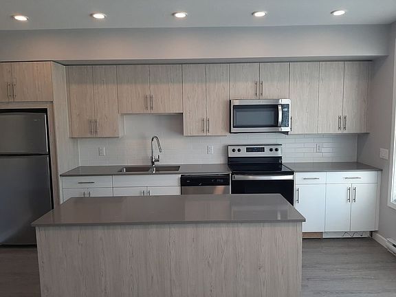 2nd image of 685 Boynton Pl #95