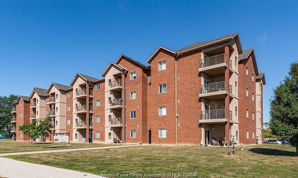 1st image of 2650 Sandwich Pkwy W #105