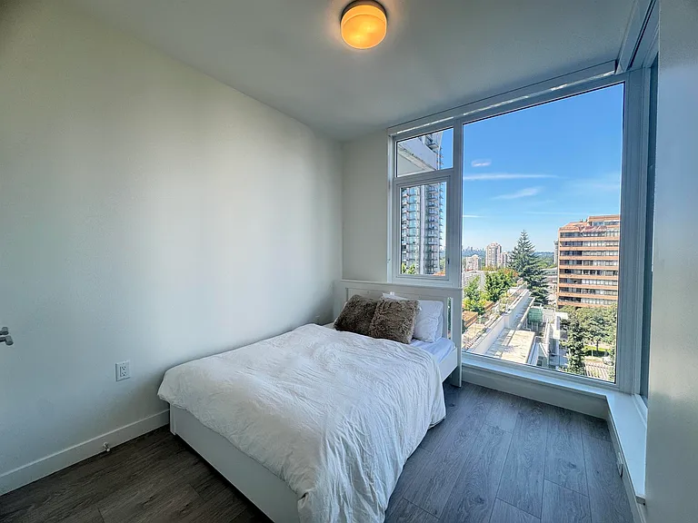 555 Sydney Ave — Photo 4