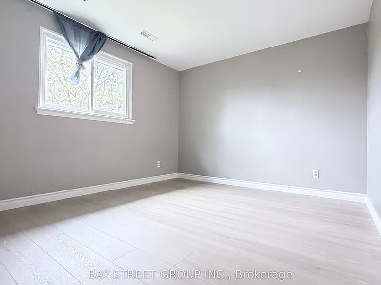 31 Colonsay Rd — Photo 2