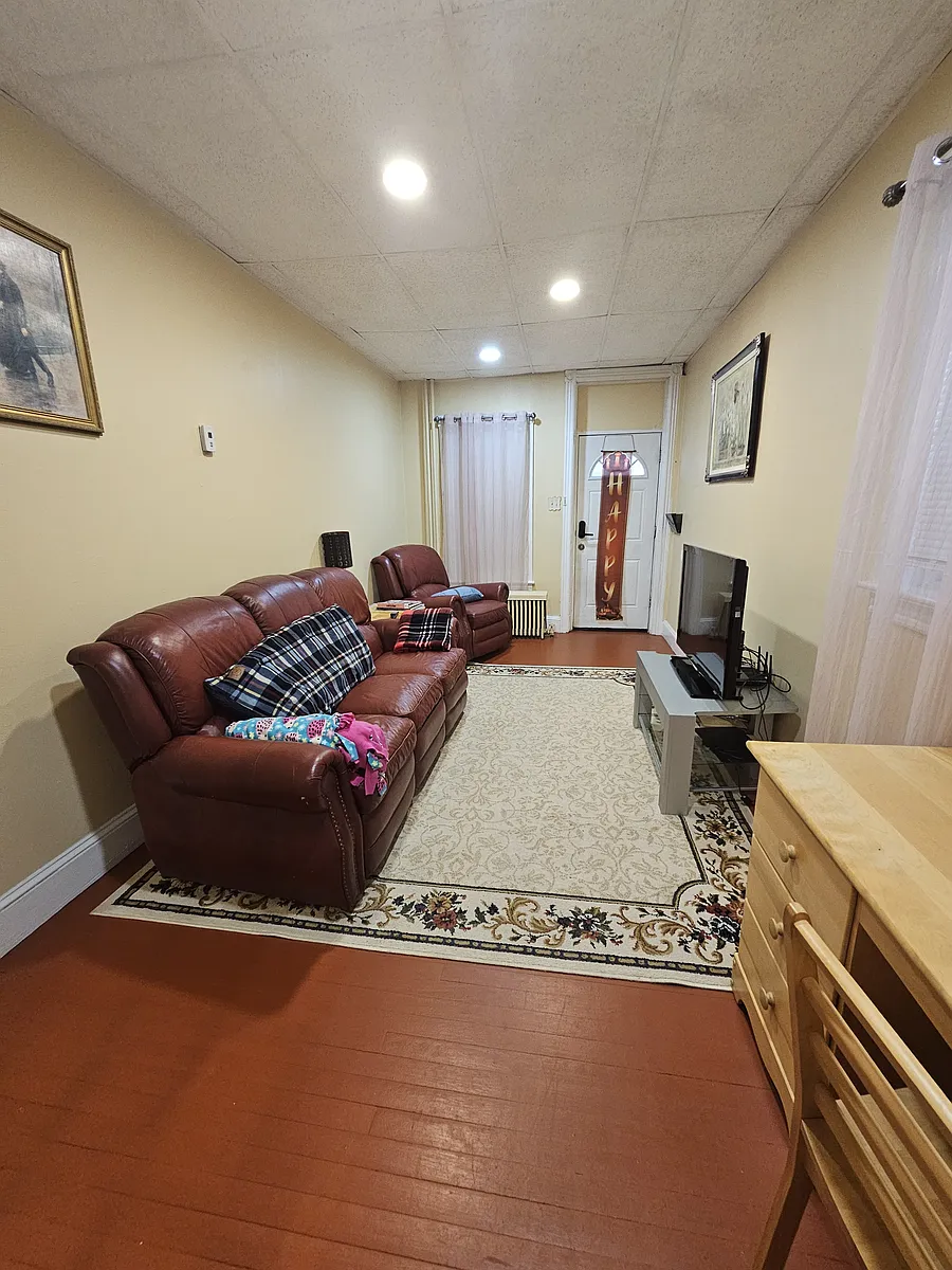 Building Photo - 255 S Olden Ave #1