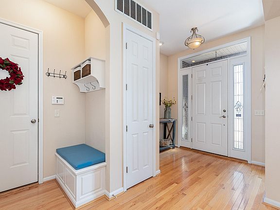5th image of 3913 Parkplace Dr