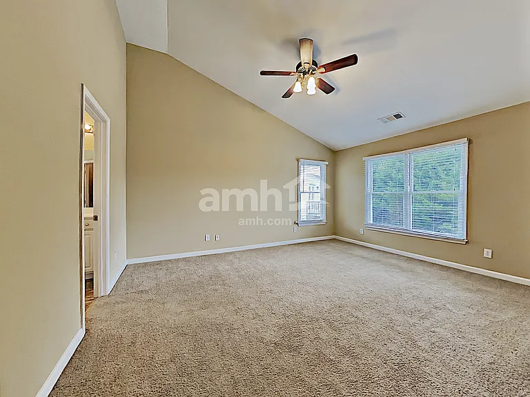 3374 Hunters Point Rd — Photo 10