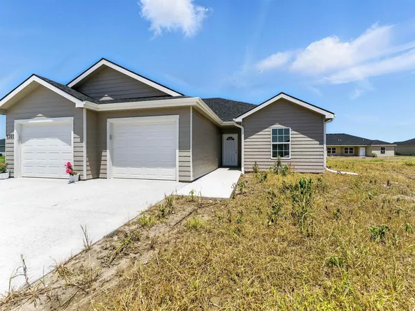 1203 Harbor Dr, Salina, KS 67401