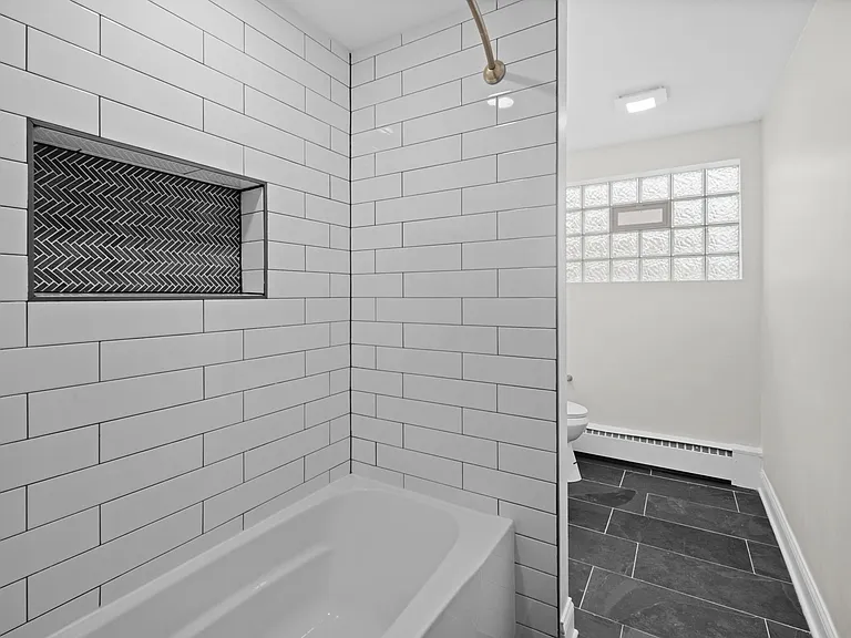 2511 W 111th St #3W-6 — Photo 12