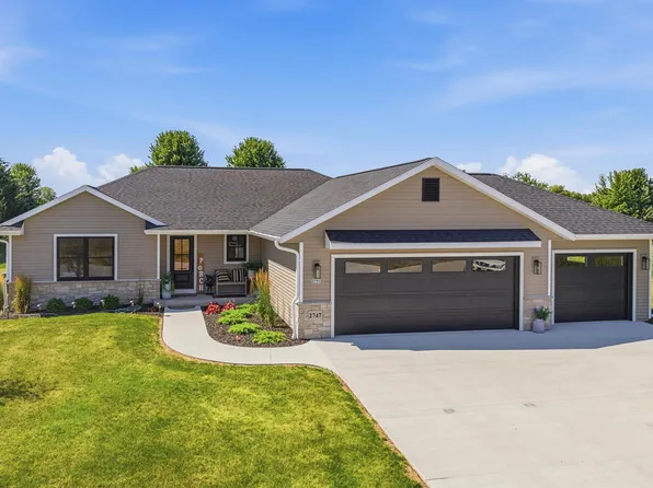 2747 Stonebrook Dr, Sheboygan, WI 53081