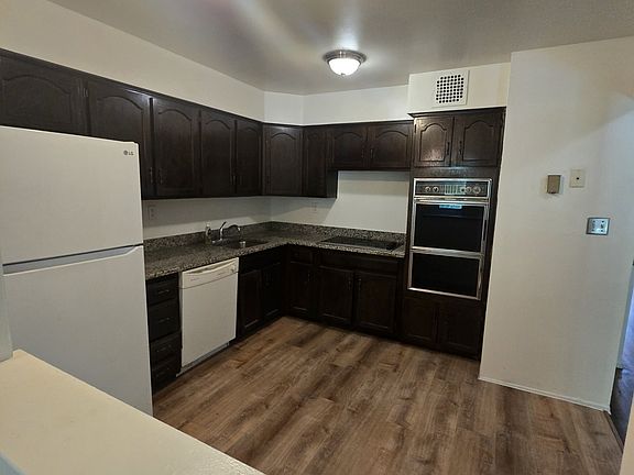 3rd image of 1333 Bell Blvd #C1