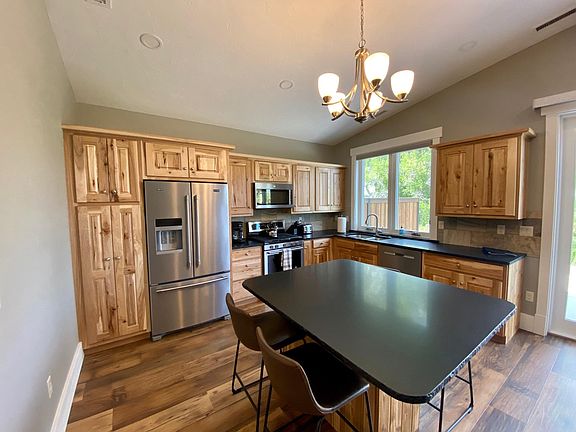 2nd image of 17 Creekside Ln