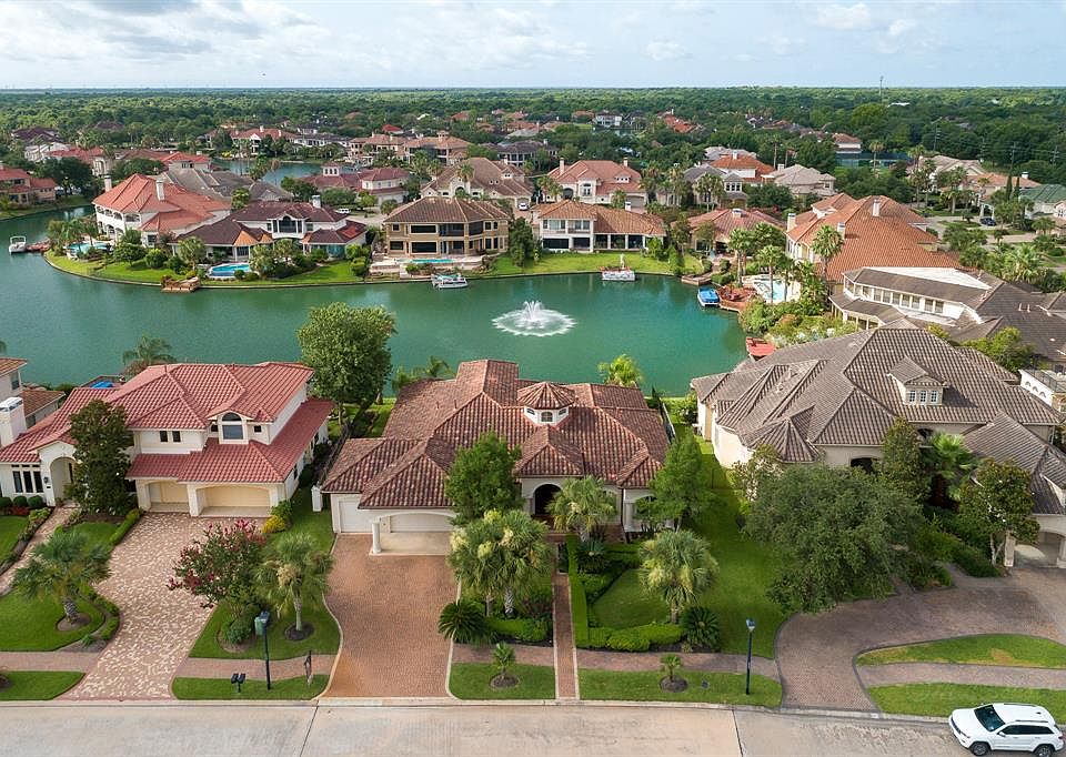 1st image of 19027 Crescent Bay Dr