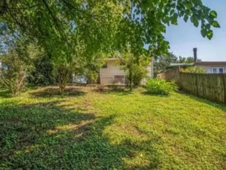 2425 Amber St — Photo 11