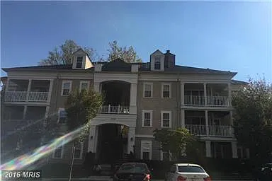 2 Bedroom And 2 Full Bath Ground Level Condo — Photo 2