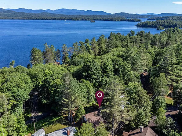 44 Woodland Ln, Saranac Lake, NY 12983
