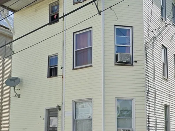 26 Ashley St, New Bedford, MA 02744