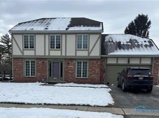 6833 Greentree Ln, Maumee, OH 43537