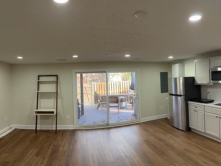 Living area/kitchen