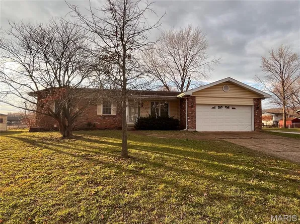 5863 Mayberry Dr, Imperial, MO 63052