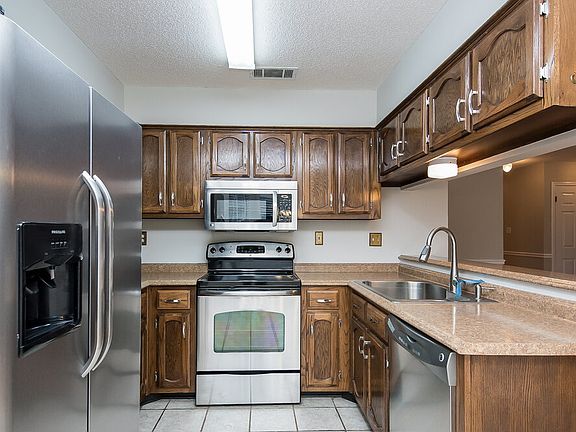 4th image of 8541 Highland Glen Cir S