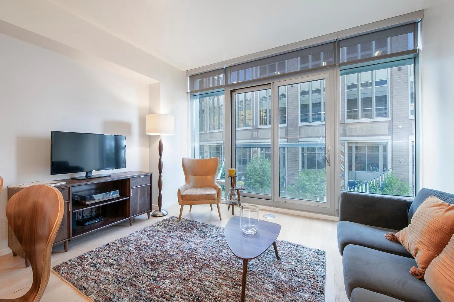 1 bed, 688 sqft, $2,000 — Photo 2