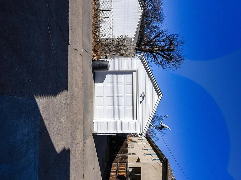 Car port, garage