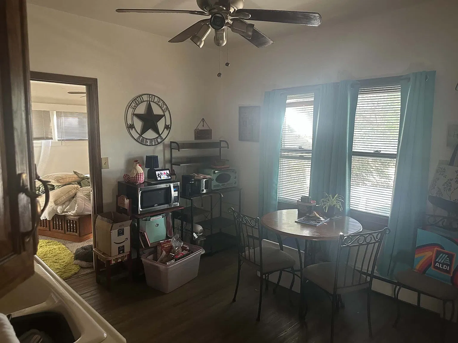 2 bed, 900 sqft, $1,100 — Photo 3