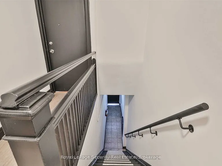 3317 Lake Shore Blvd W #2 — Photo 2